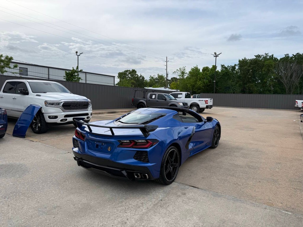 Chevrolet Corvette Vehicle Full-screen Gallery Image 08