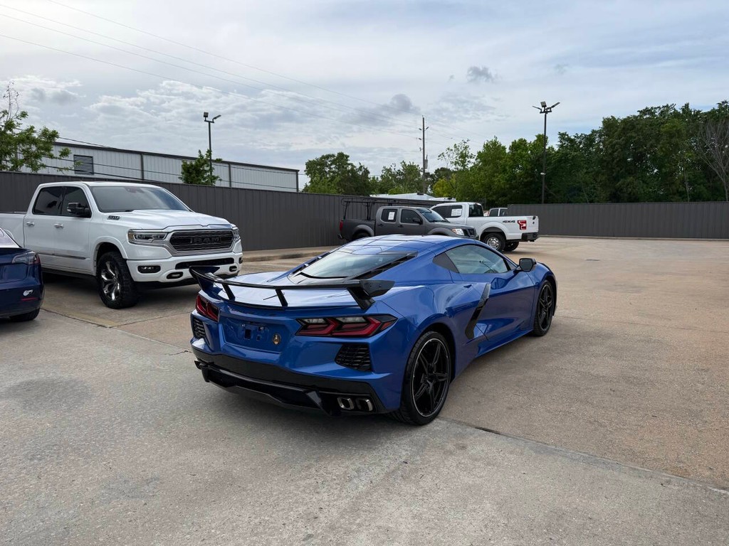 Chevrolet Corvette Vehicle Full-screen Gallery Image 09