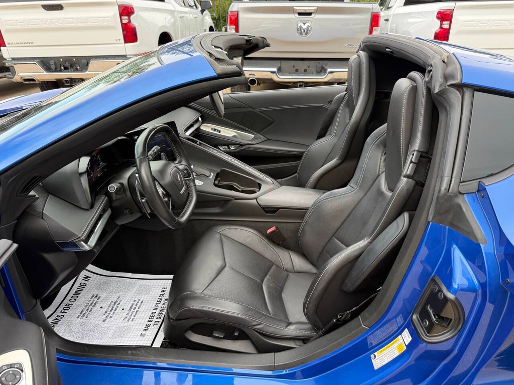 Chevrolet Corvette Vehicle Full-screen Gallery Image 11