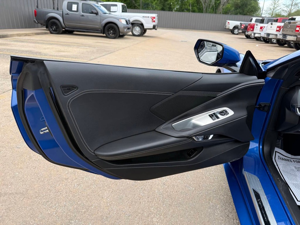 Chevrolet Corvette Vehicle Full-screen Gallery Image 12