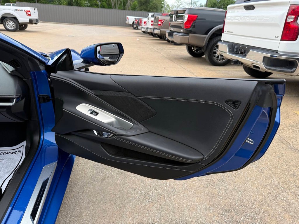 Chevrolet Corvette Vehicle Full-screen Gallery Image 15