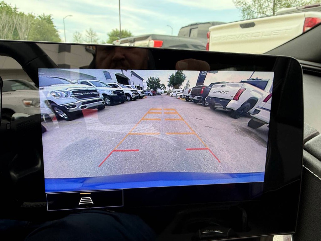 Chevrolet Corvette Vehicle Full-screen Gallery Image 22