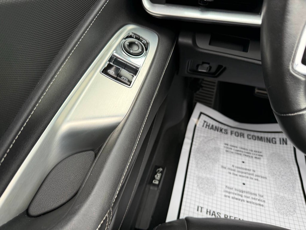 Chevrolet Corvette Vehicle Full-screen Gallery Image 28