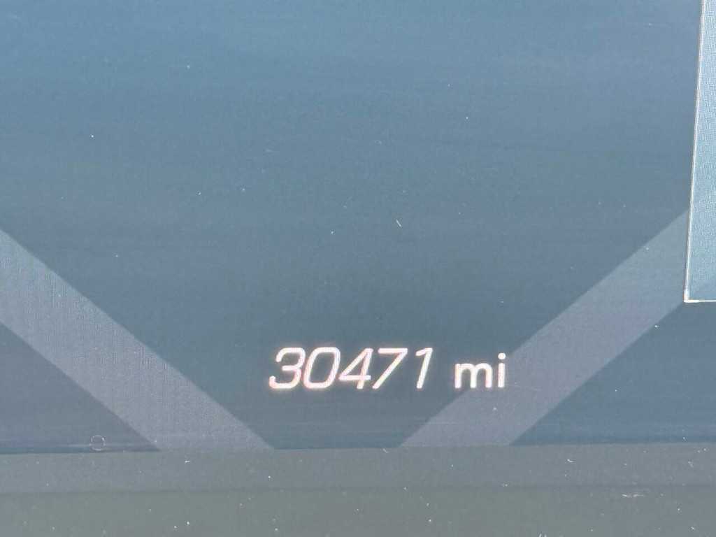 Chevrolet Corvette Vehicle Full-screen Gallery Image 31