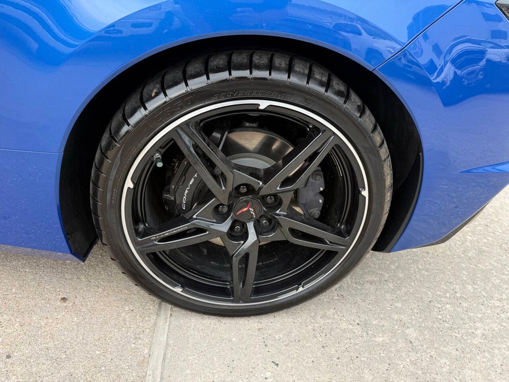 Chevrolet Corvette Vehicle Full-screen Gallery Image 34