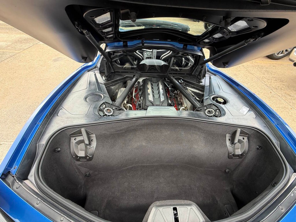 Chevrolet Corvette Vehicle Full-screen Gallery Image 35