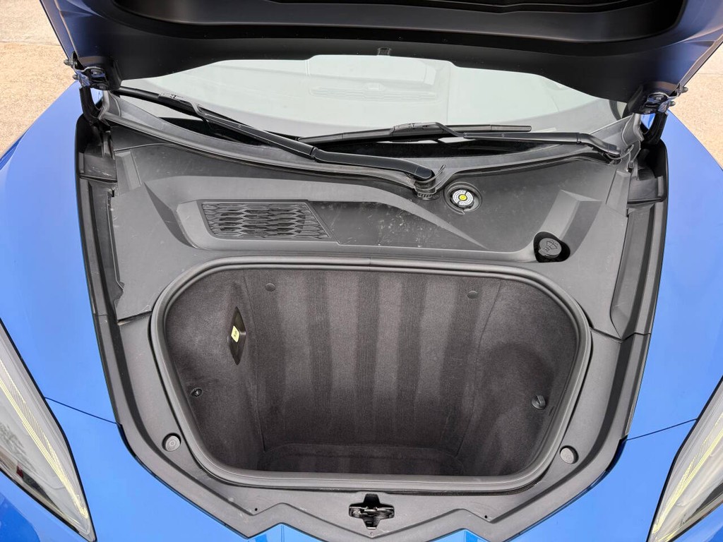 Chevrolet Corvette Vehicle Full-screen Gallery Image 38