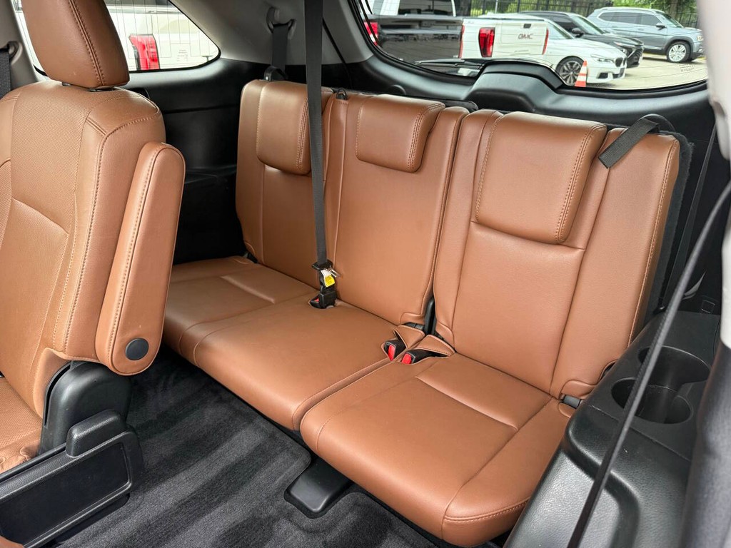 Toyota Highlander Hybrid Vehicle Full-screen Gallery Image 14