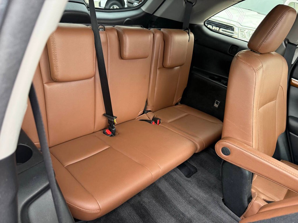 Toyota Highlander Hybrid Vehicle Full-screen Gallery Image 17