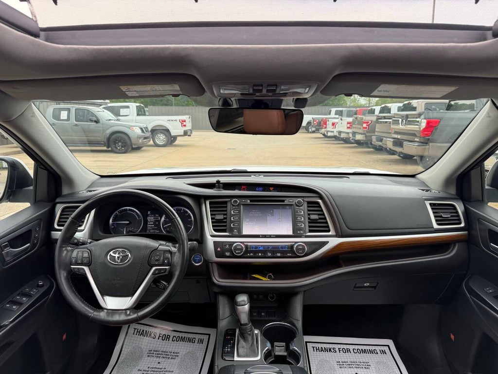 Toyota Highlander Hybrid Vehicle Full-screen Gallery Image 19