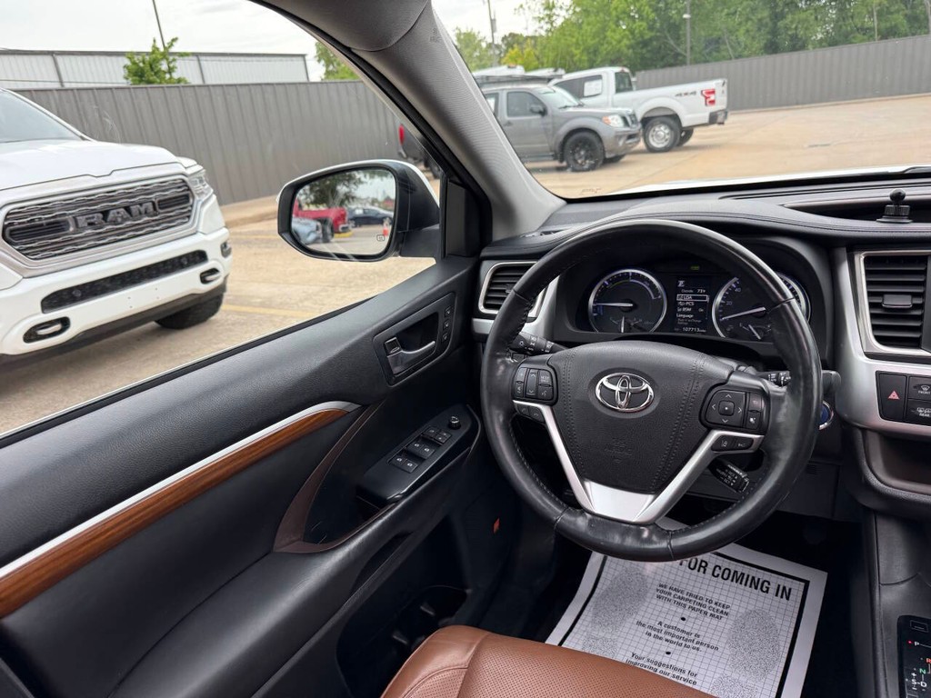 Toyota Highlander Hybrid Vehicle Full-screen Gallery Image 21