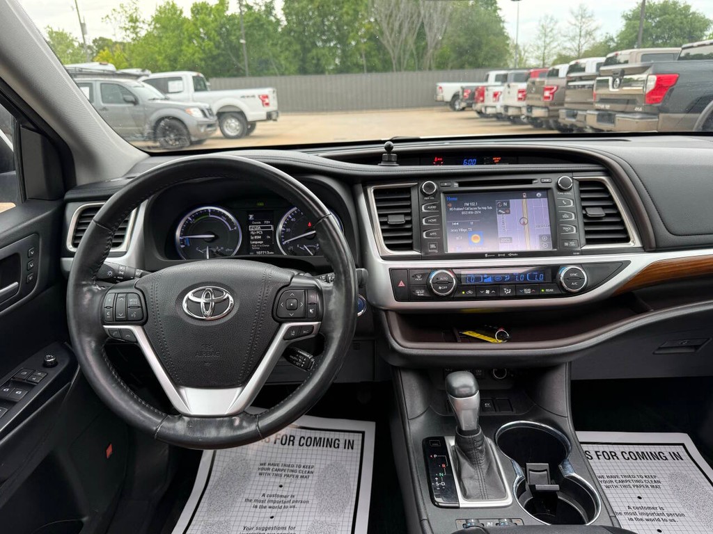 Toyota Highlander Hybrid Vehicle Full-screen Gallery Image 23