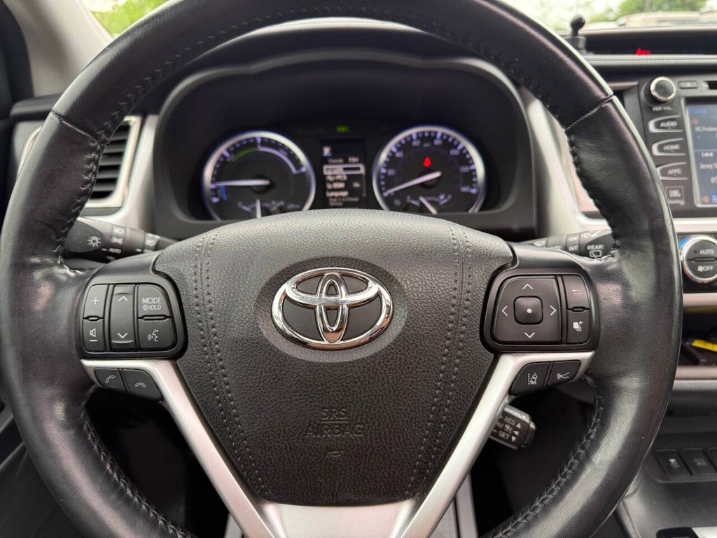 Toyota Highlander Hybrid Vehicle Full-screen Gallery Image 25