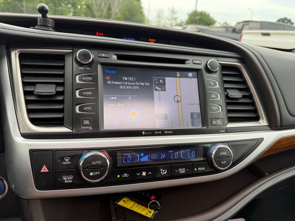 Toyota Highlander Hybrid Vehicle Full-screen Gallery Image 26