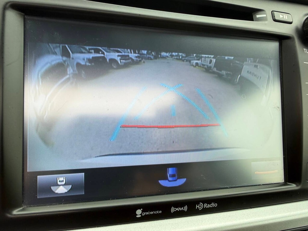 Toyota Highlander Hybrid Vehicle Full-screen Gallery Image 29