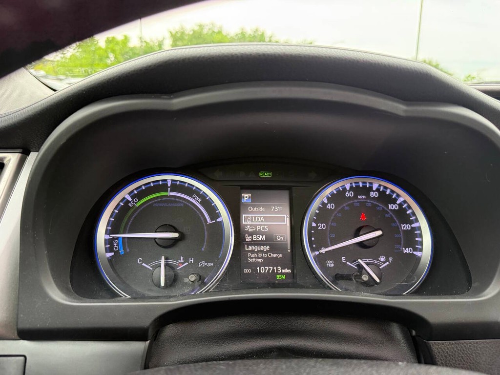 Toyota Highlander Hybrid Vehicle Full-screen Gallery Image 36