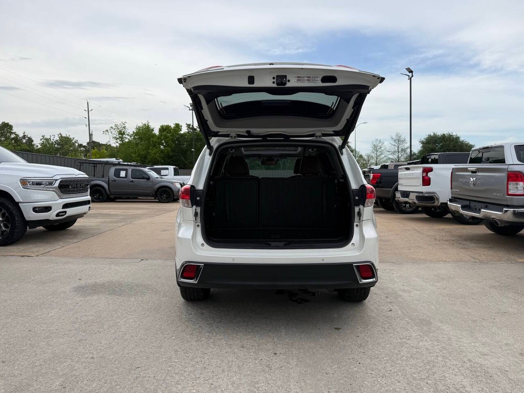 Toyota Highlander Hybrid Vehicle Full-screen Gallery Image 42