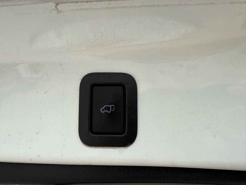 Toyota Highlander Hybrid Vehicle Full-screen Gallery Image 43