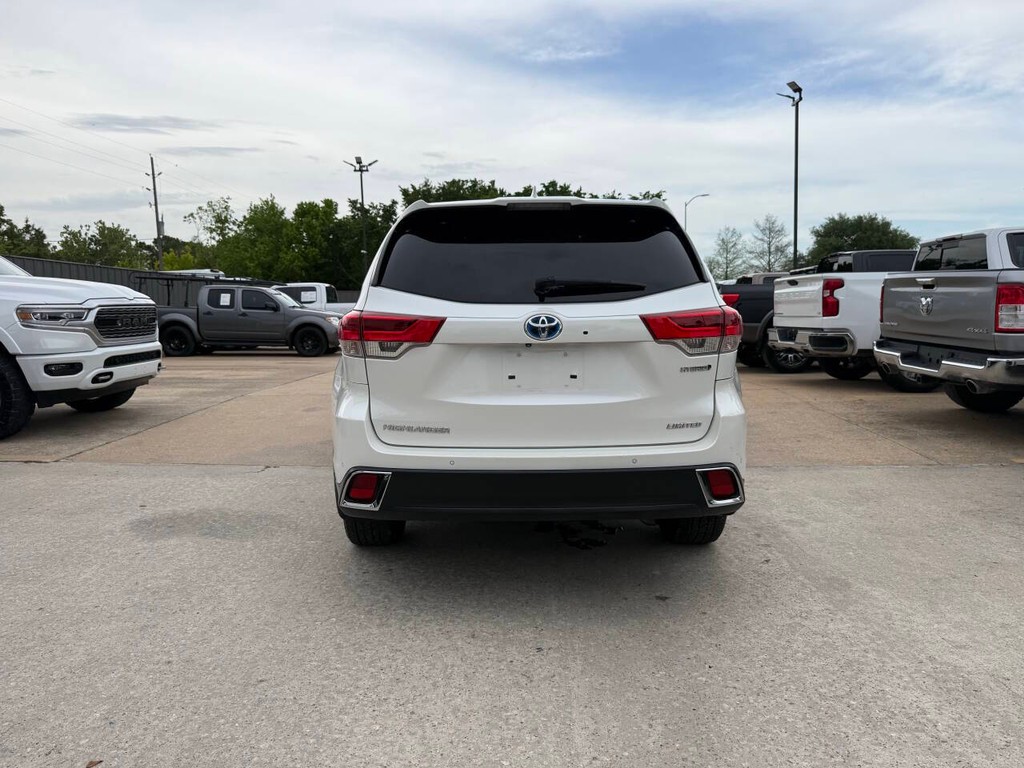 Toyota Highlander Hybrid Vehicle Full-screen Gallery Image 44