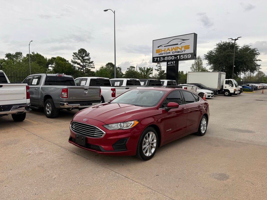 Ford Fusion Hybrid Vehicle Full-screen Gallery Image 03