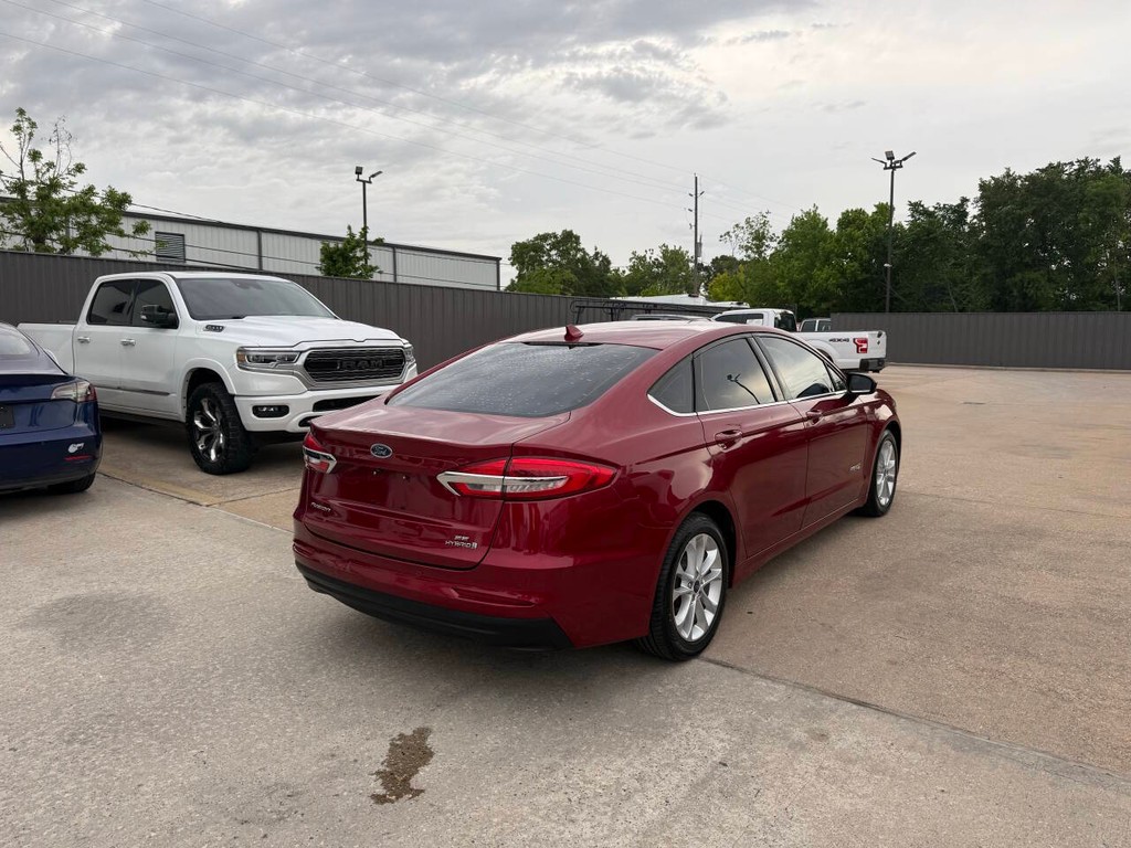 Ford Fusion Hybrid Vehicle Full-screen Gallery Image 05