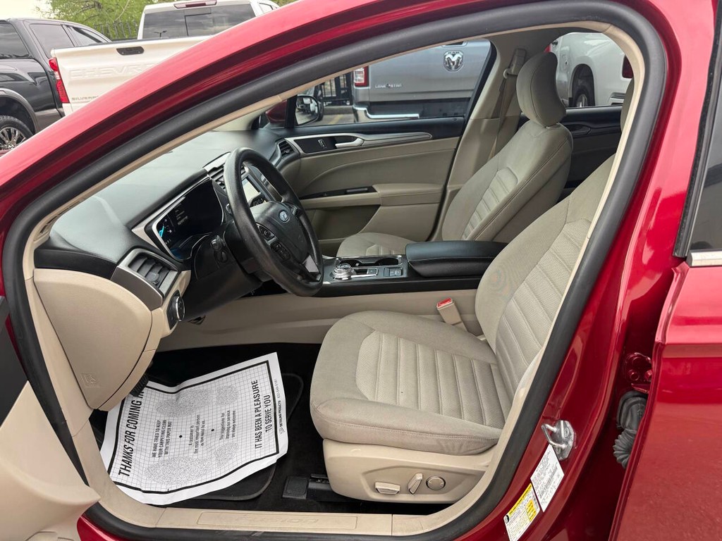 Ford Fusion Hybrid Vehicle Full-screen Gallery Image 07