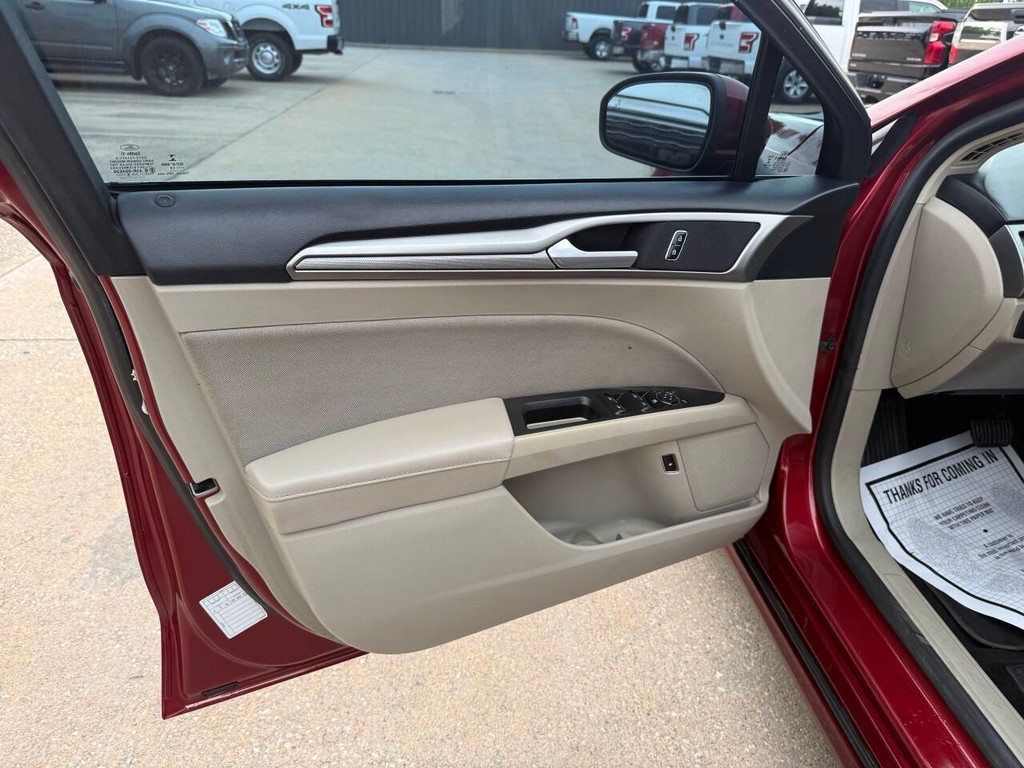 Ford Fusion Hybrid Vehicle Full-screen Gallery Image 08