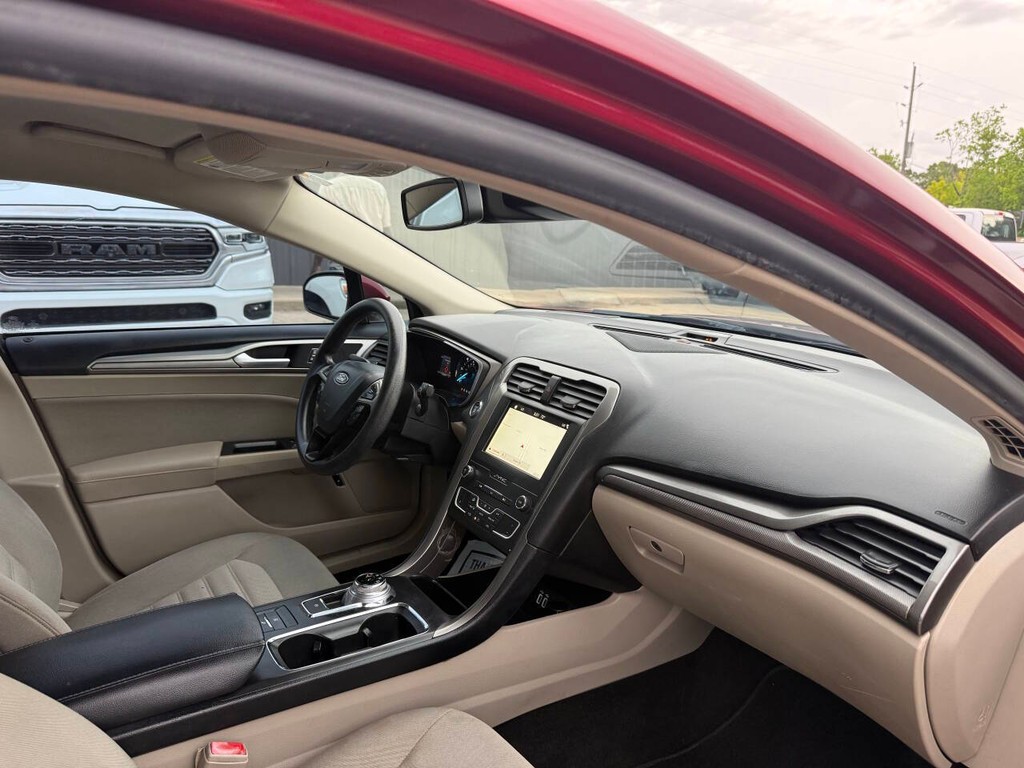 Ford Fusion Hybrid Vehicle Full-screen Gallery Image 09
