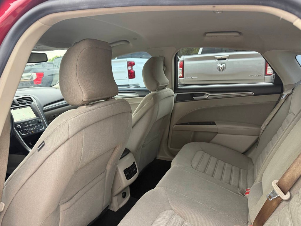 Ford Fusion Hybrid Vehicle Full-screen Gallery Image 12