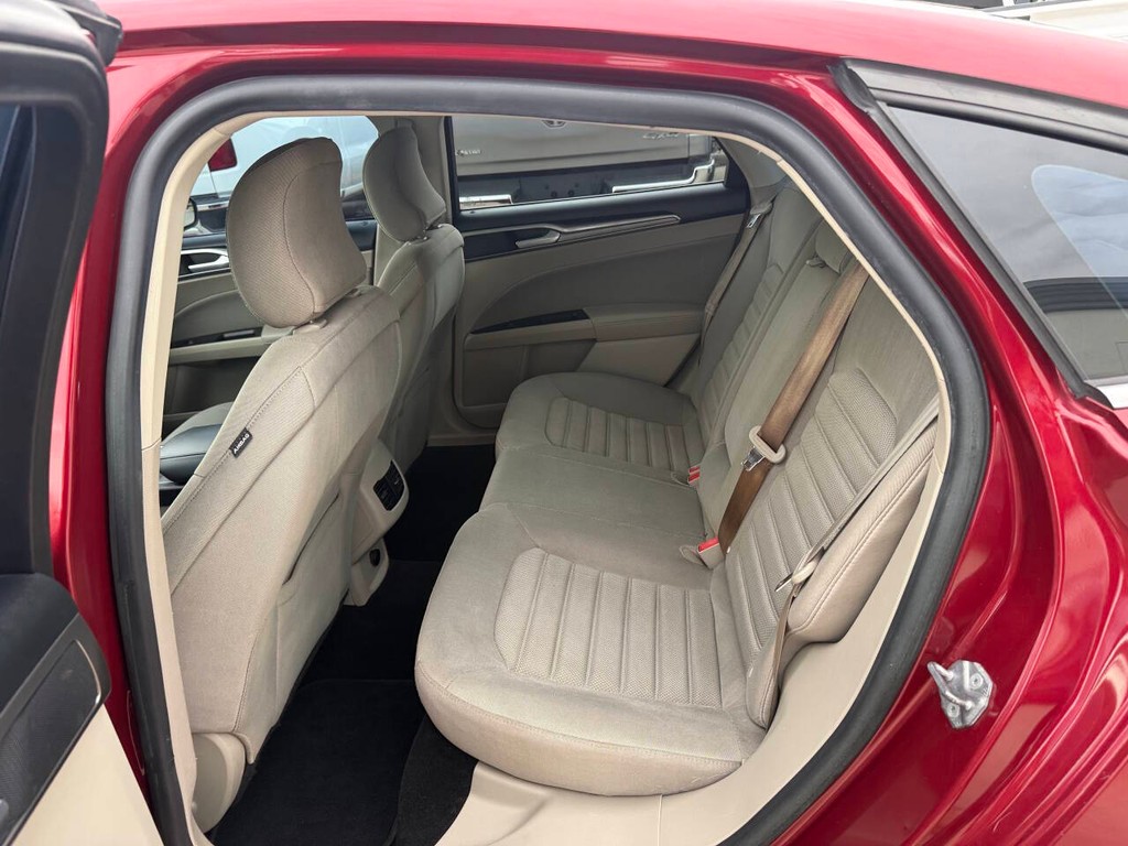 Ford Fusion Hybrid Vehicle Full-screen Gallery Image 13