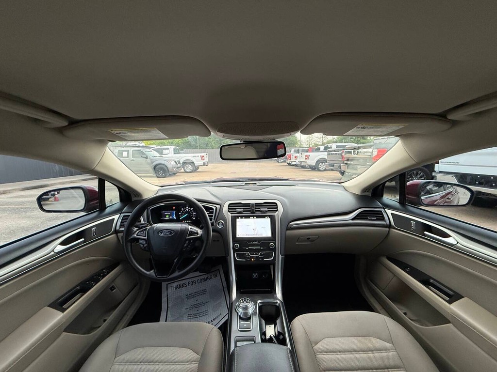 Ford Fusion Hybrid Vehicle Full-screen Gallery Image 18