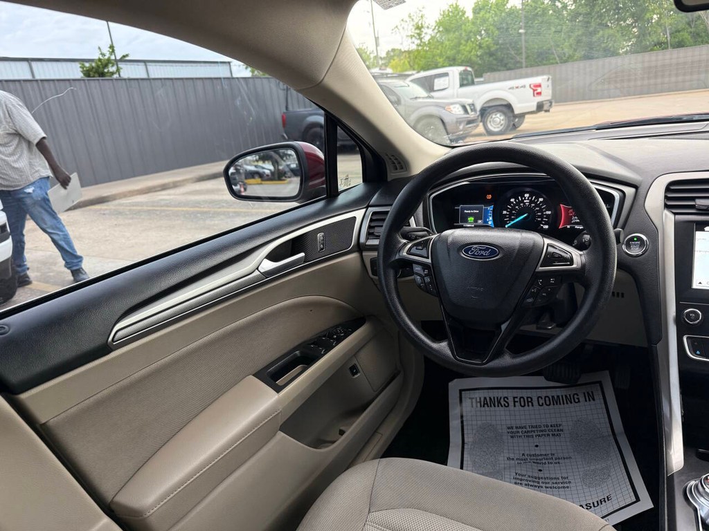 Ford Fusion Hybrid Vehicle Full-screen Gallery Image 19