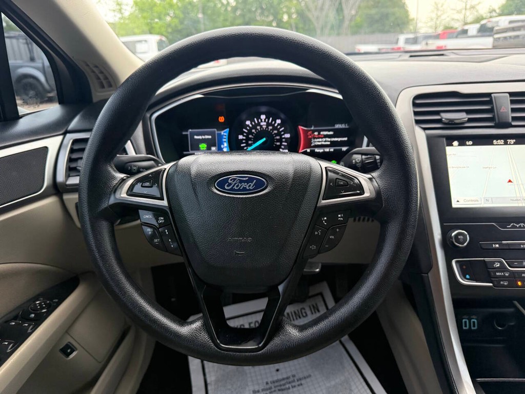 Ford Fusion Hybrid Vehicle Full-screen Gallery Image 22