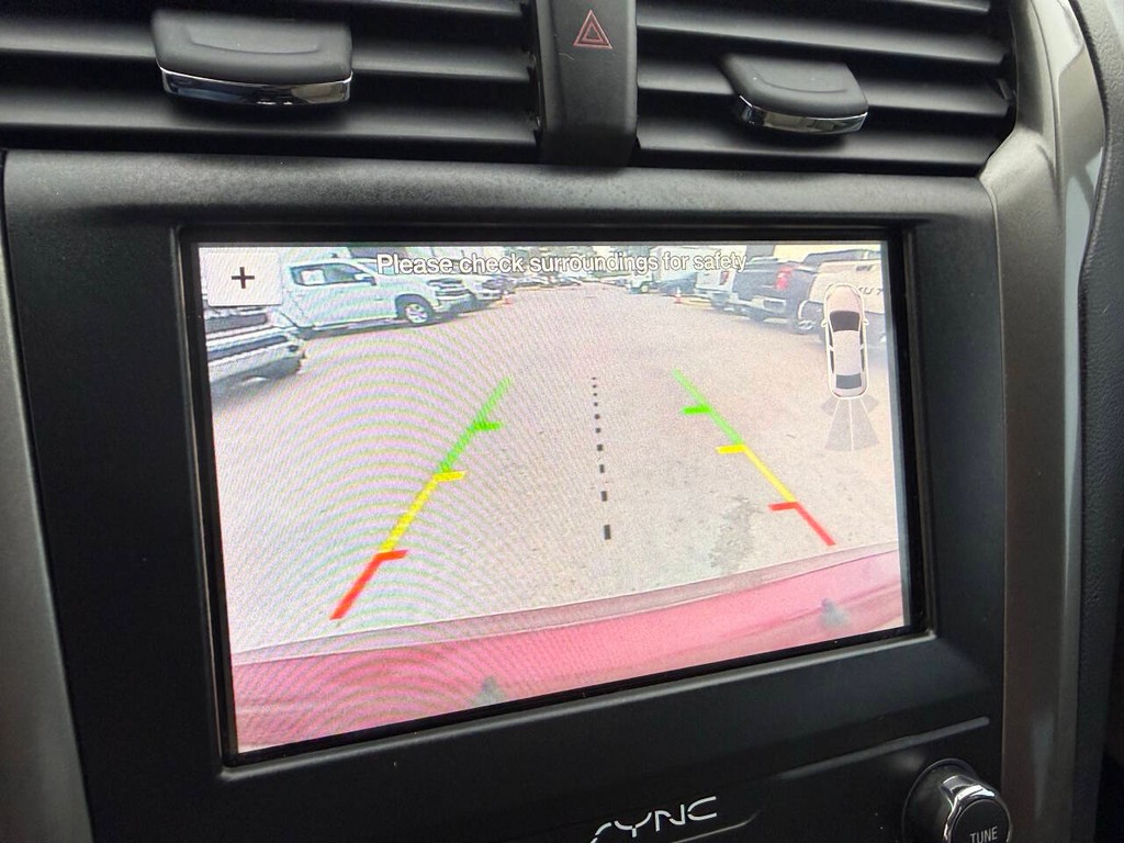 Ford Fusion Hybrid Vehicle Full-screen Gallery Image 26