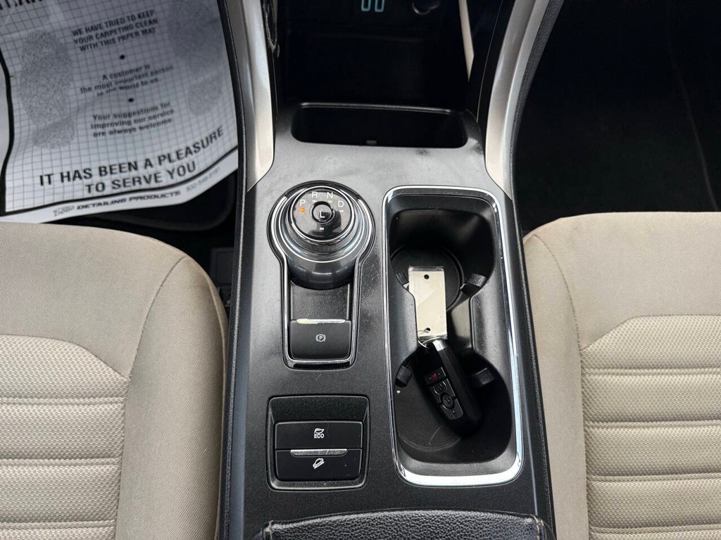 Ford Fusion Hybrid Vehicle Full-screen Gallery Image 28