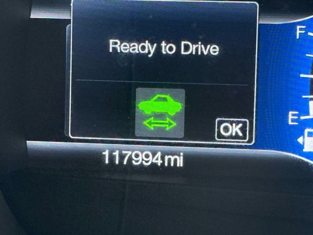 Ford Fusion Hybrid Vehicle Full-screen Gallery Image 31