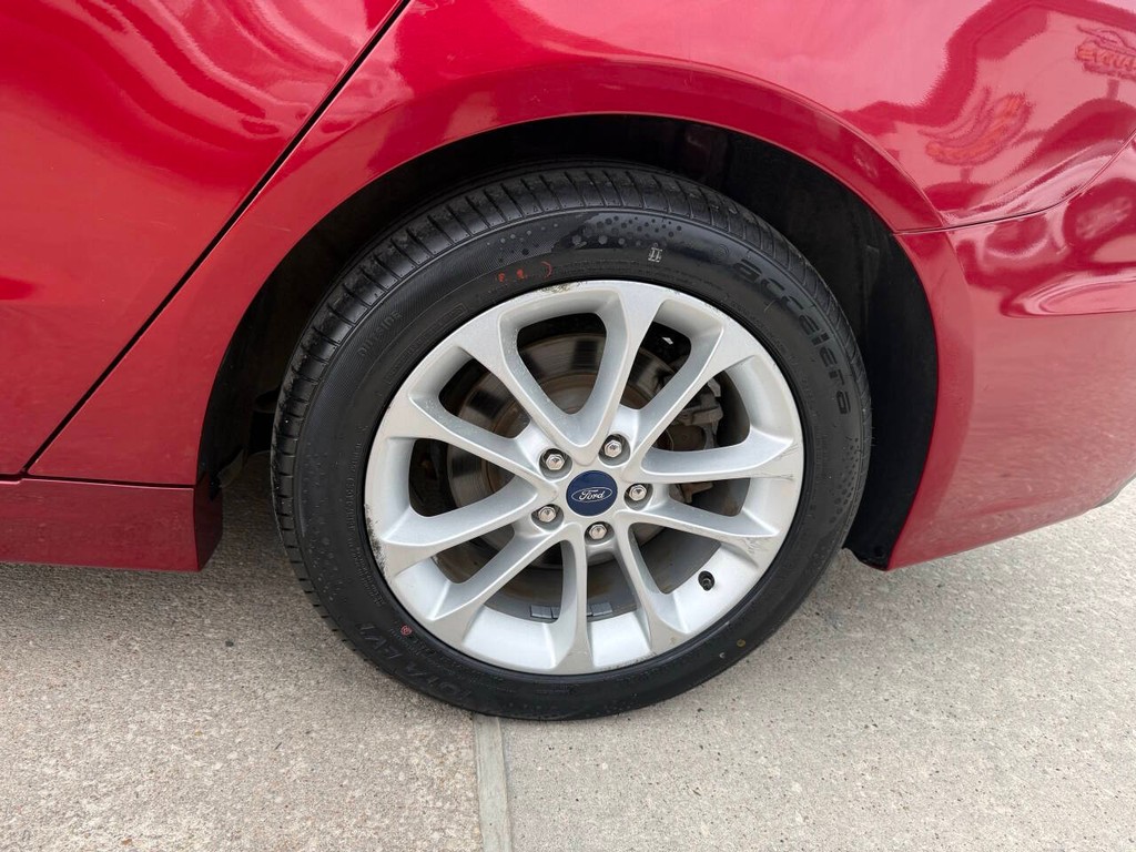 Ford Fusion Hybrid Vehicle Full-screen Gallery Image 34