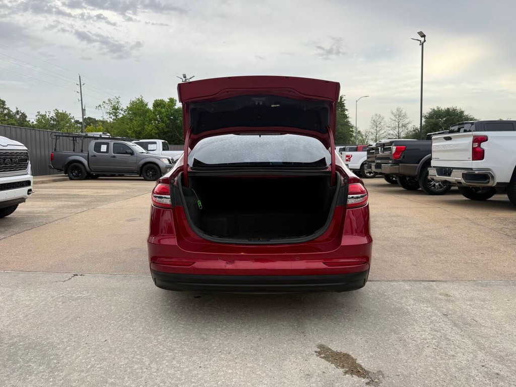 Ford Fusion Hybrid Vehicle Full-screen Gallery Image 36