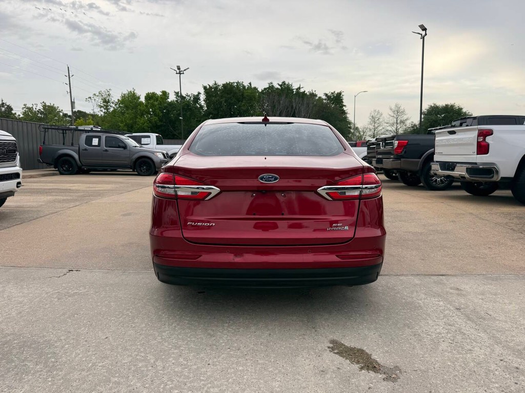 Ford Fusion Hybrid Vehicle Full-screen Gallery Image 37