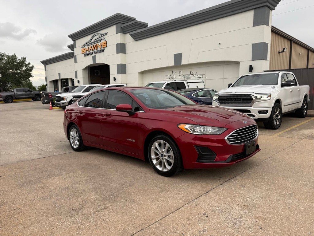 Ford Fusion Hybrid Vehicle Full-screen Gallery Image 40