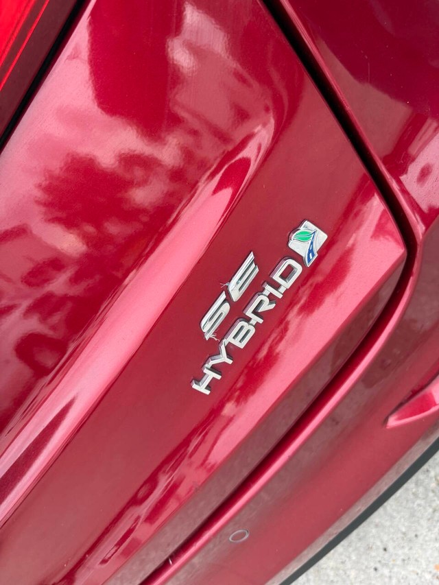 Ford Fusion Hybrid Vehicle Full-screen Gallery Image 35