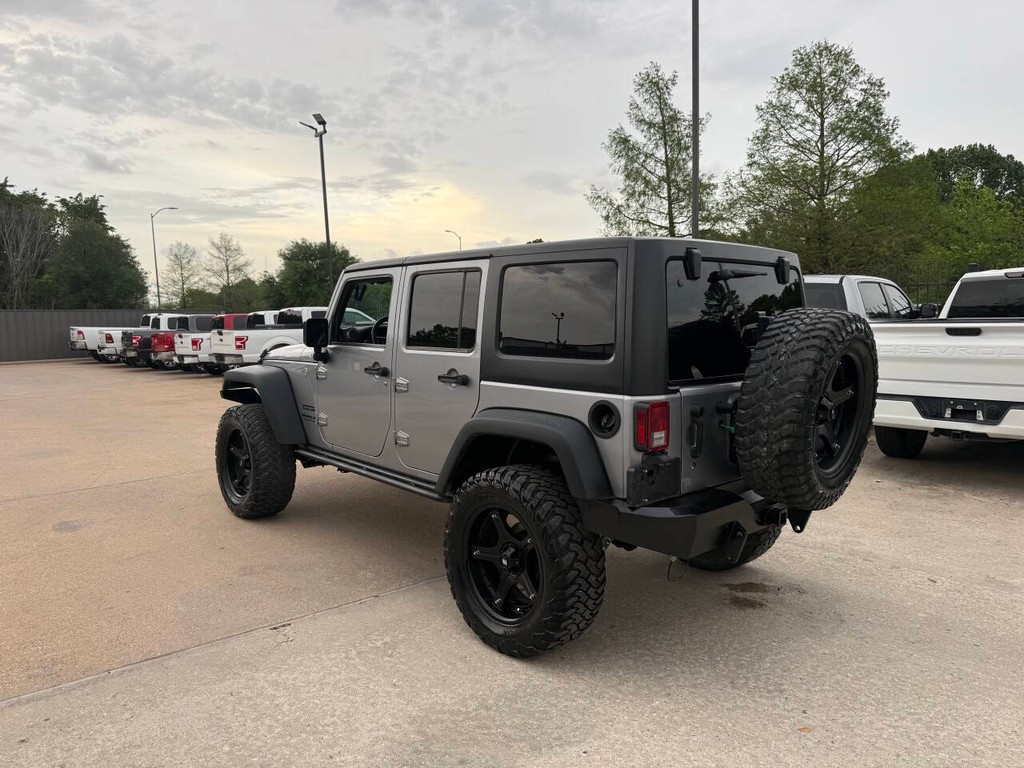 Jeep Wrangler Unlimited Vehicle Full-screen Gallery Image 04