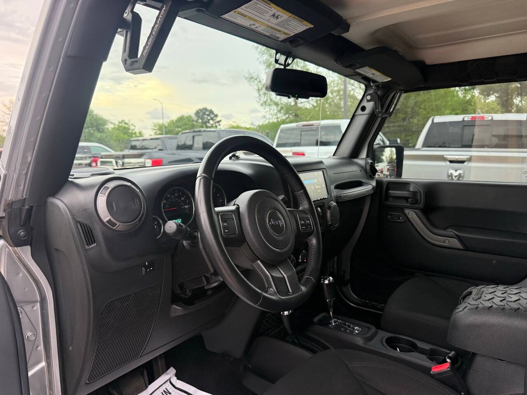 Jeep Wrangler Unlimited Vehicle Full-screen Gallery Image 06