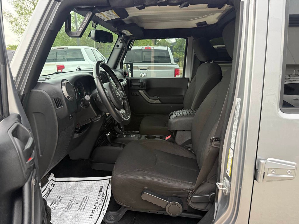 Jeep Wrangler Unlimited Vehicle Full-screen Gallery Image 07