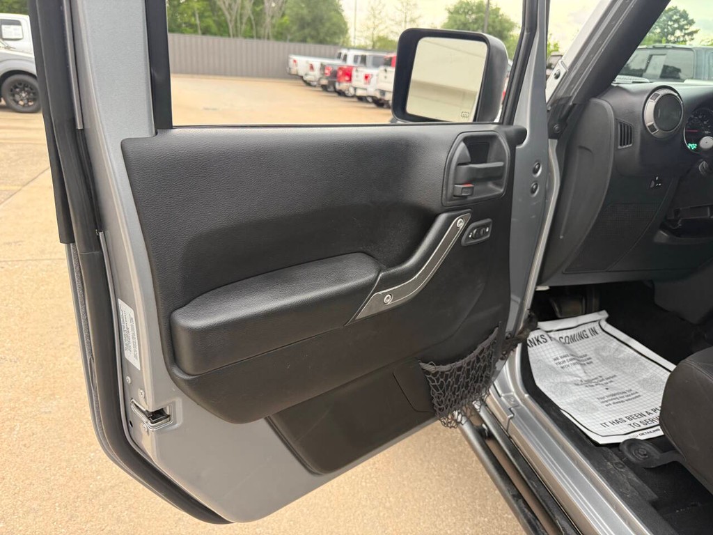 Jeep Wrangler Unlimited Vehicle Full-screen Gallery Image 08