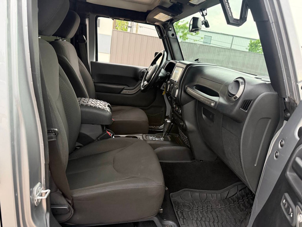 Jeep Wrangler Unlimited Vehicle Full-screen Gallery Image 10