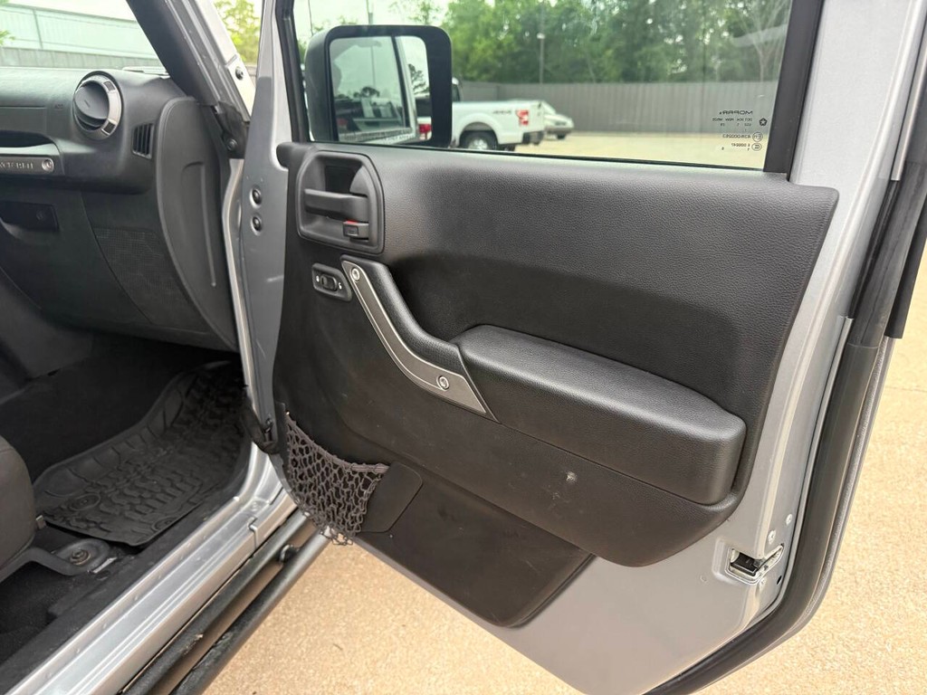 Jeep Wrangler Unlimited Vehicle Full-screen Gallery Image 11