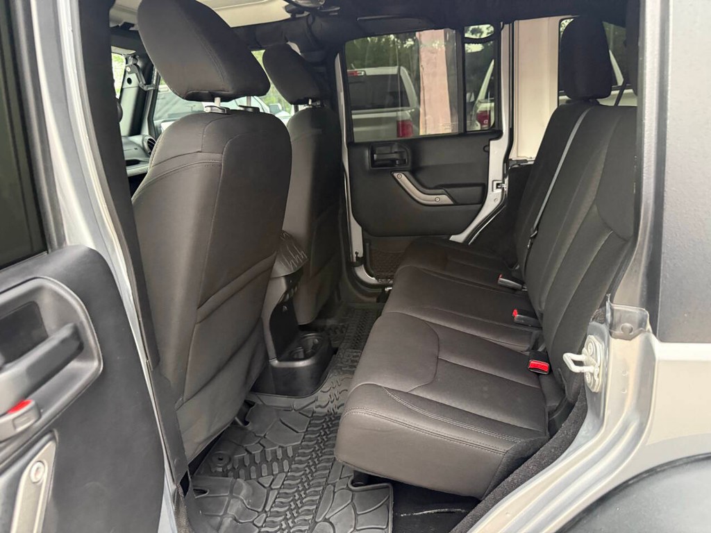 Jeep Wrangler Unlimited Vehicle Full-screen Gallery Image 13