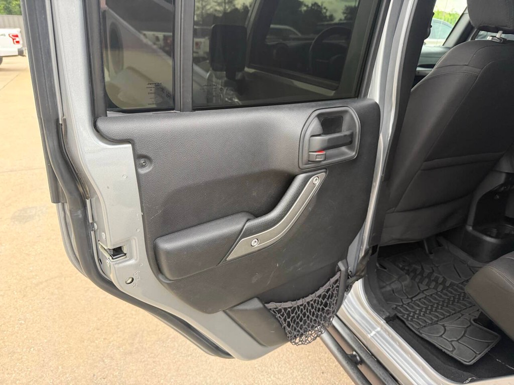 Jeep Wrangler Unlimited Vehicle Full-screen Gallery Image 14