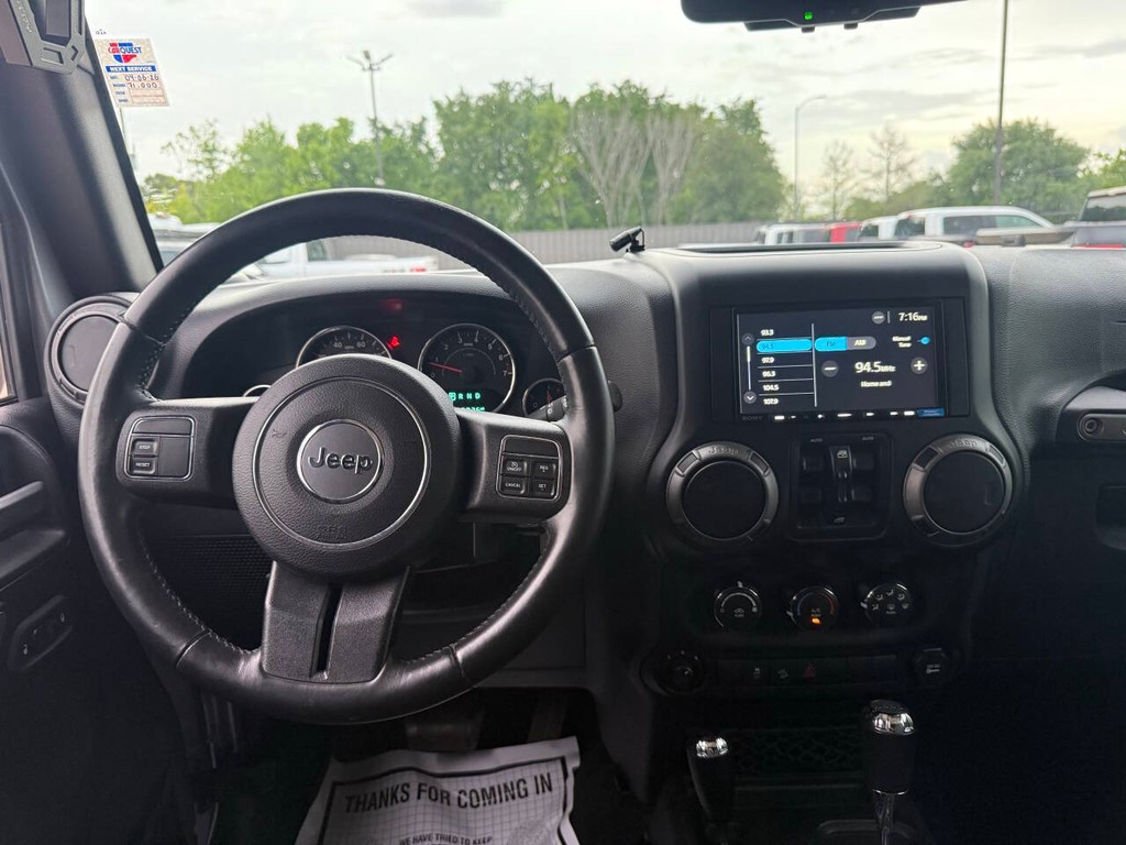 Jeep Wrangler Unlimited Vehicle Full-screen Gallery Image 22